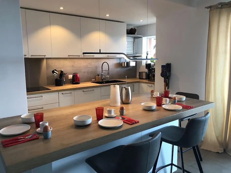 Superbe 3 Pieces Vue Mer A 2 Mn De La Plage, Terrasse, Piscine Et Parking Prive ! Daire Nice
